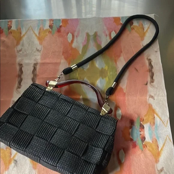Black Woven vintage Handbag with acrylic handle - Picture 3 of 10
